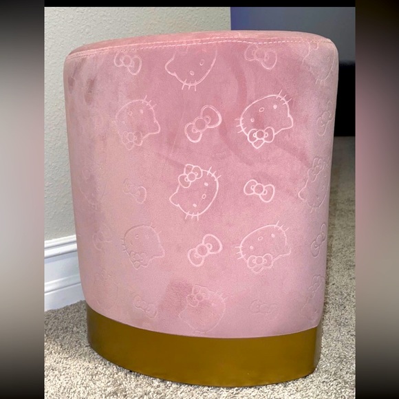 Hello Kitty Pink Impressions Heart Vanity Chair NEW - Picture 2 of 3